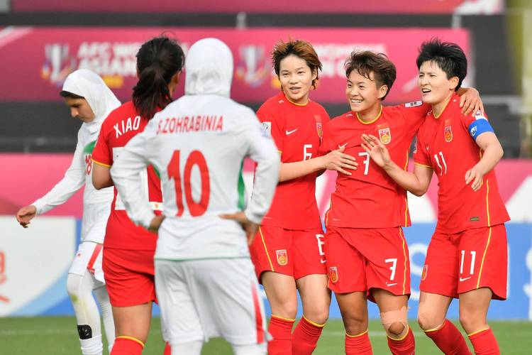 今晚中国女足比赛哪个台直播